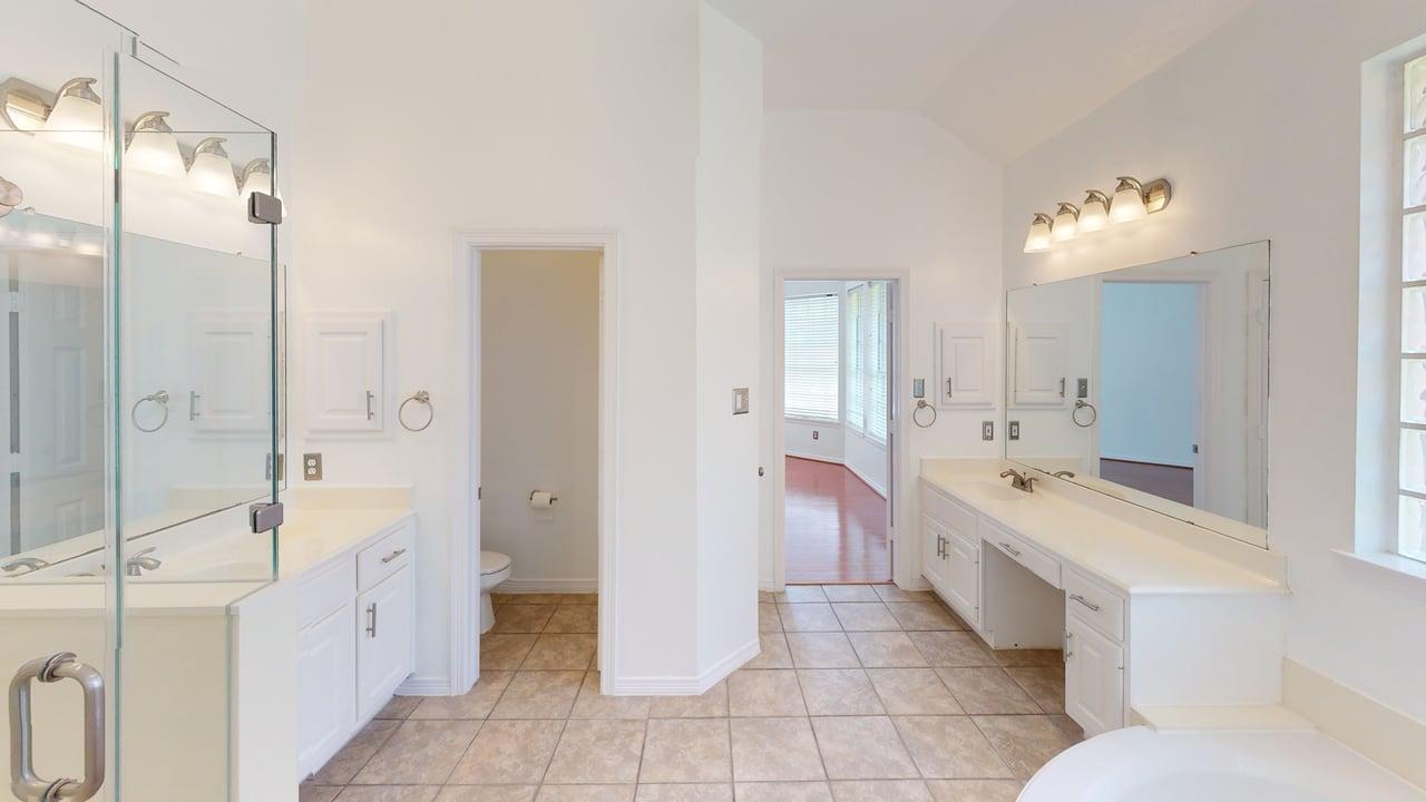 5319-Green-Cove-Bend-Ln-Bathroom
